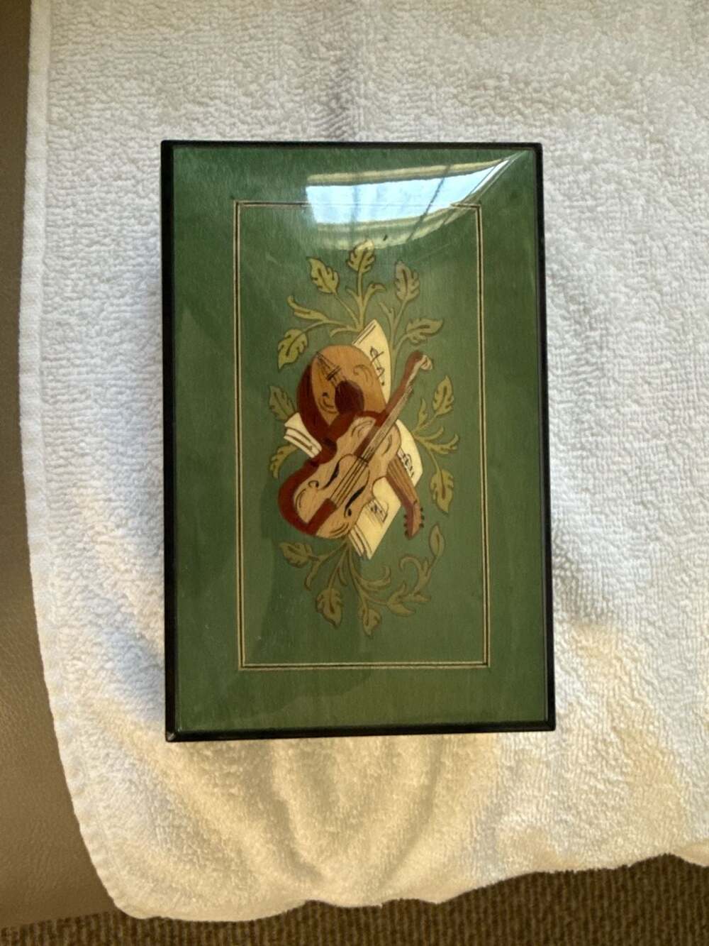 Wine red violin inlay music box - Sorrento Music Boxes - AmazingMusicBox.com,